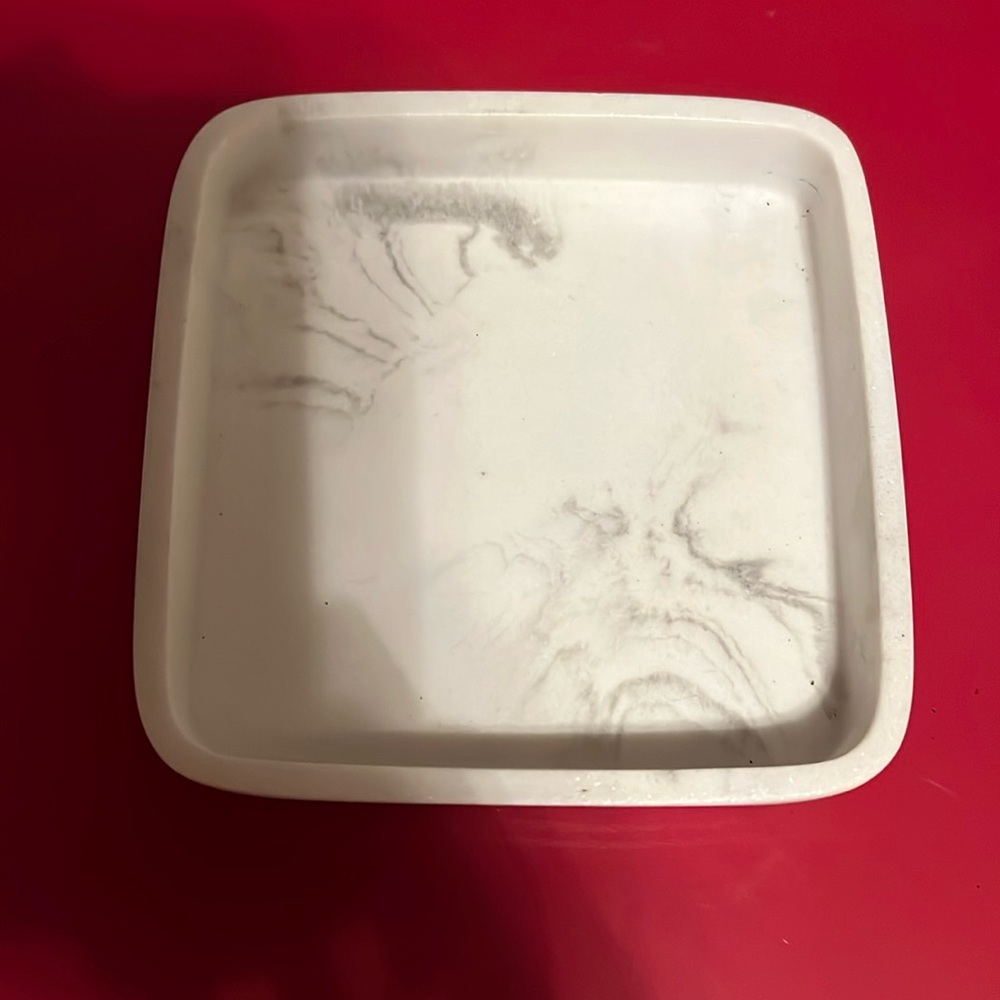 IDesign white marble tray with splash silver .  New